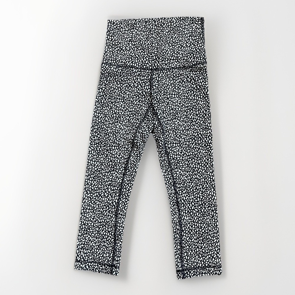 Lululemon Women's Leggings Size 4 Black/White Pattern Great Condition 20.5" Long